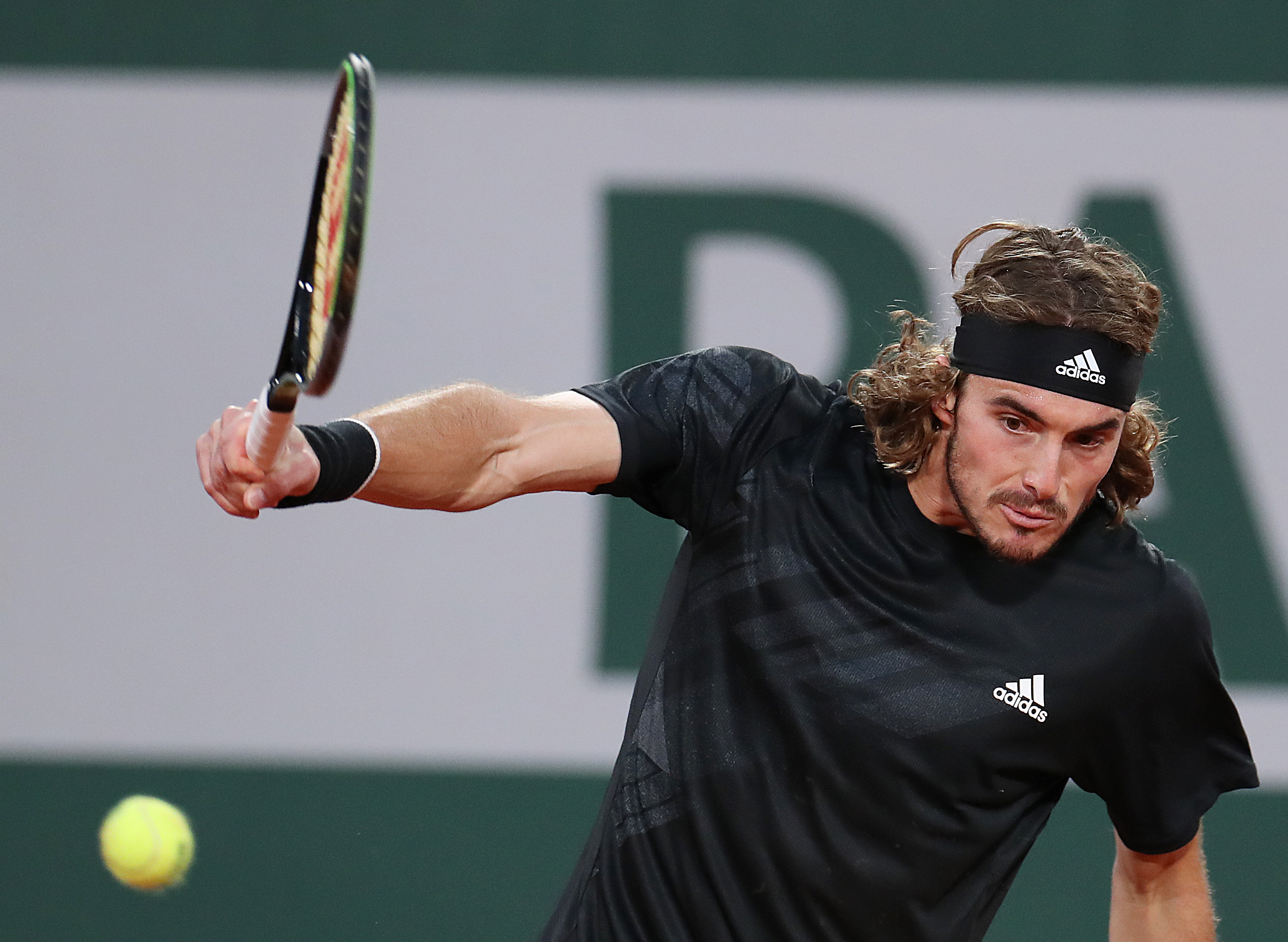 意大利网球队完胜日本网球队，西西帕斯三分雨点燃全场的简单介绍