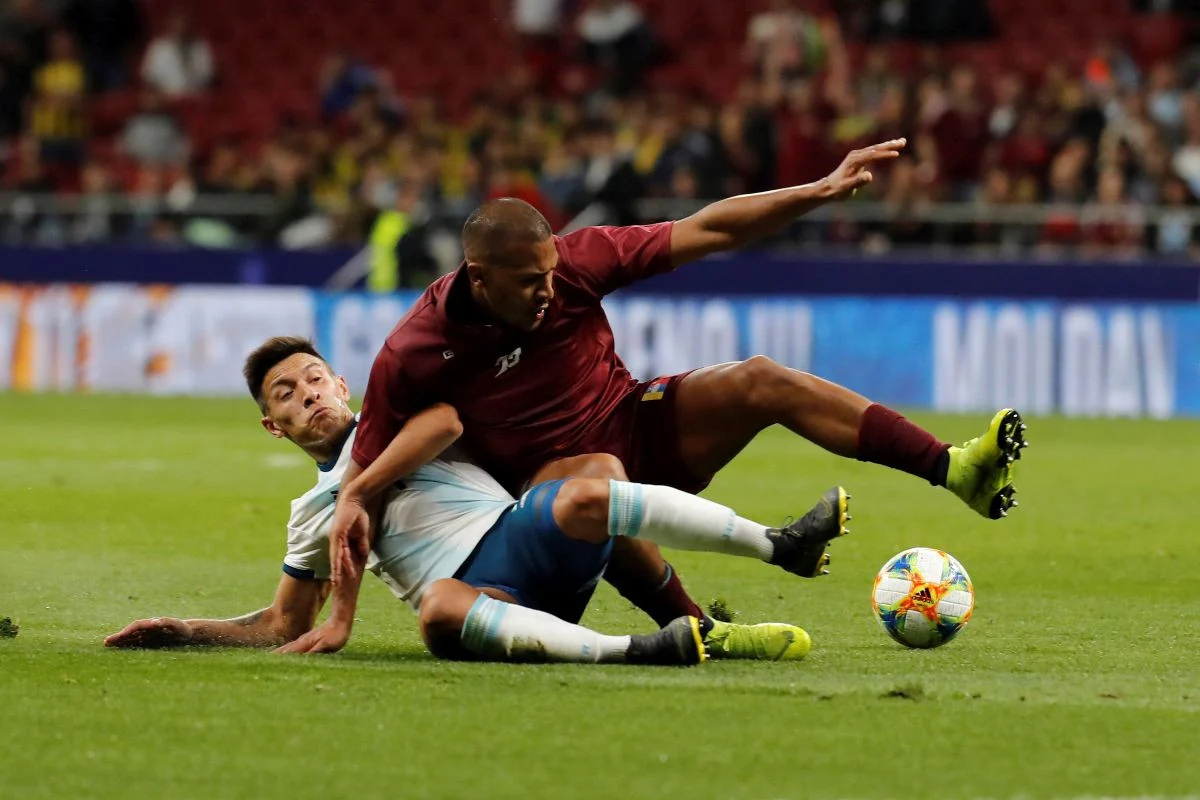 关于足球职业生涯巅峰对决，竞技水平高超的信息