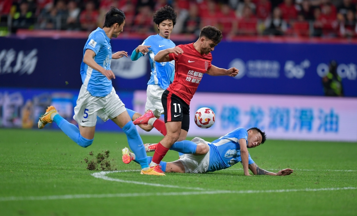 PG电子娱乐-关于赛场上的足球对决令球迷热情高涨的信息