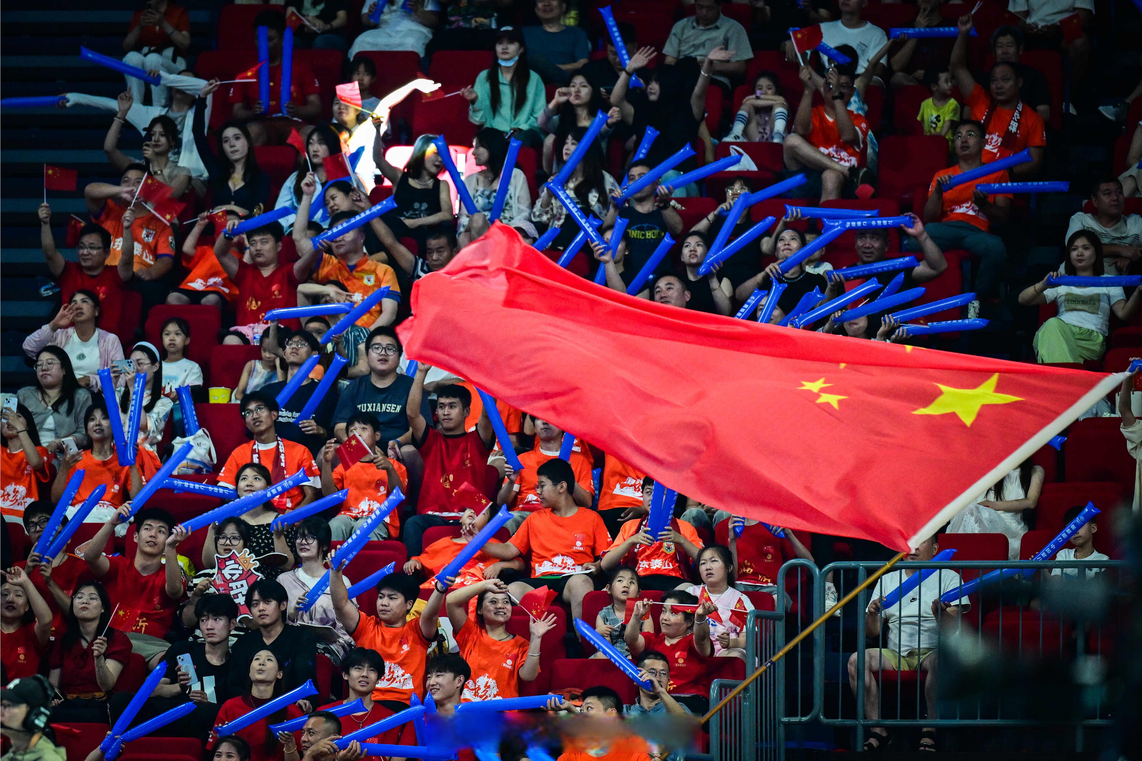 中超联赛球队备战热火朝天！