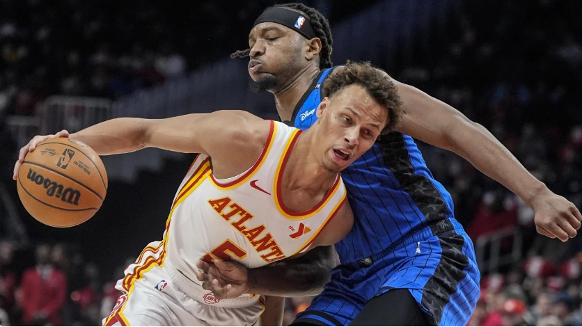 包含较量激烈：两支顶尖篮球对手的对决的词条