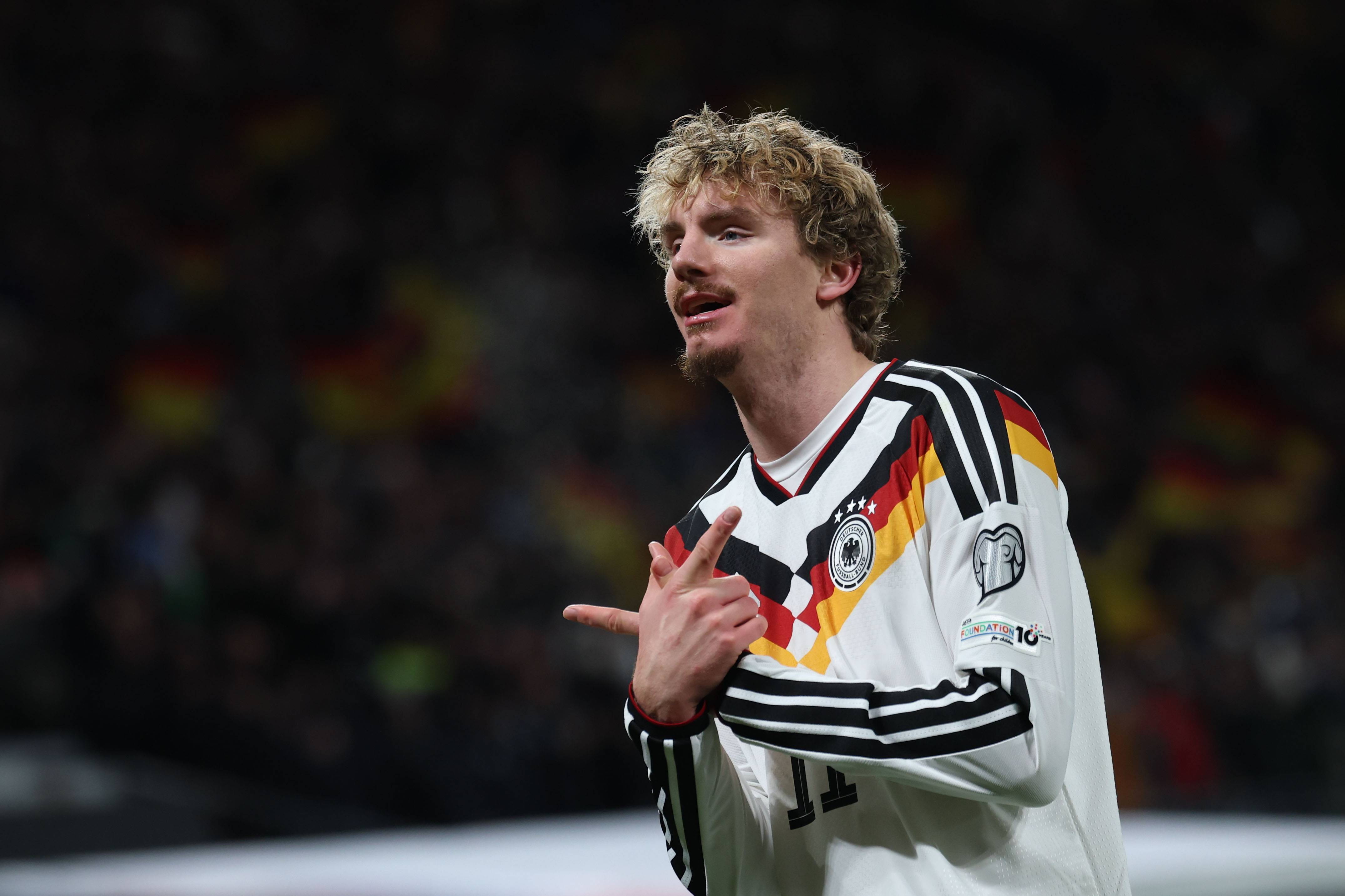 斯洛伐克队挑战德国队，球风硬朗