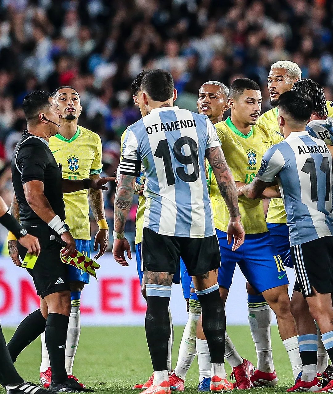 PG电子试玩-包含马德里竞技鏖战巴西，马丁内利点燃赛场的词条