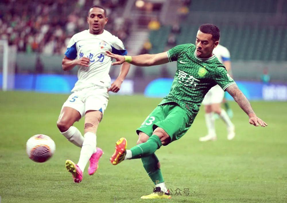 PG电子线上登入-球员在比赛中运用智慧和技艺，获得胜利