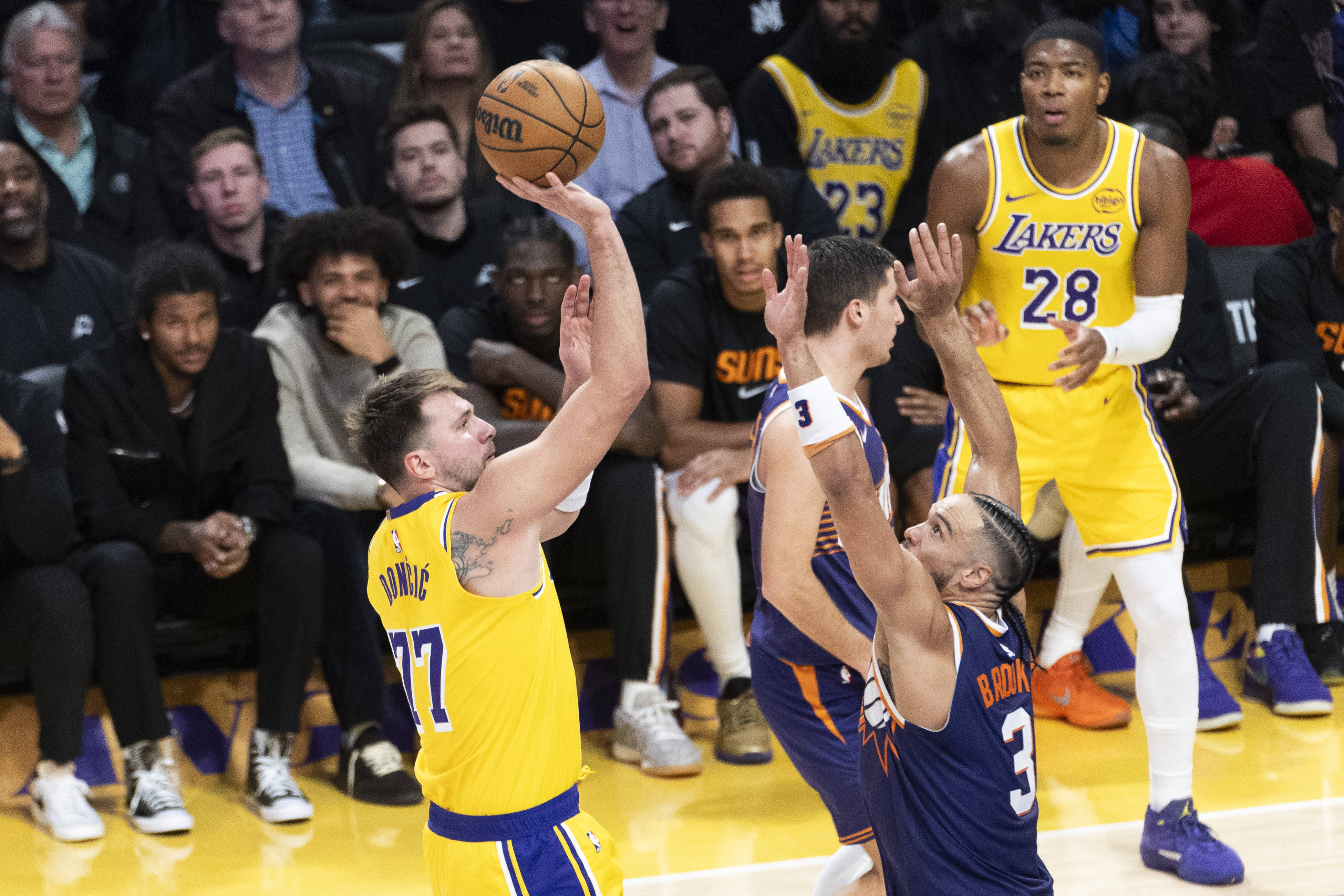 包含湖人大胜太阳开局三连胜,詹皇首战两双关键拯救的词条 包含湖人大胜太阳开局三连胜,詹皇首战两双关键拯救的词条