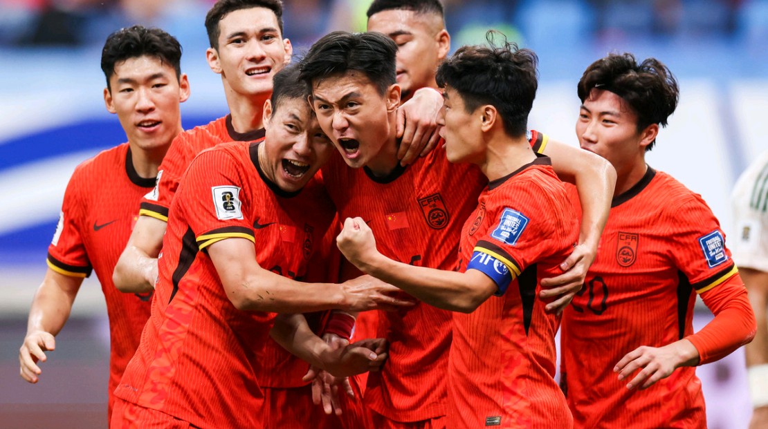 关注中国足球联赛，劲爆对决精彩十足