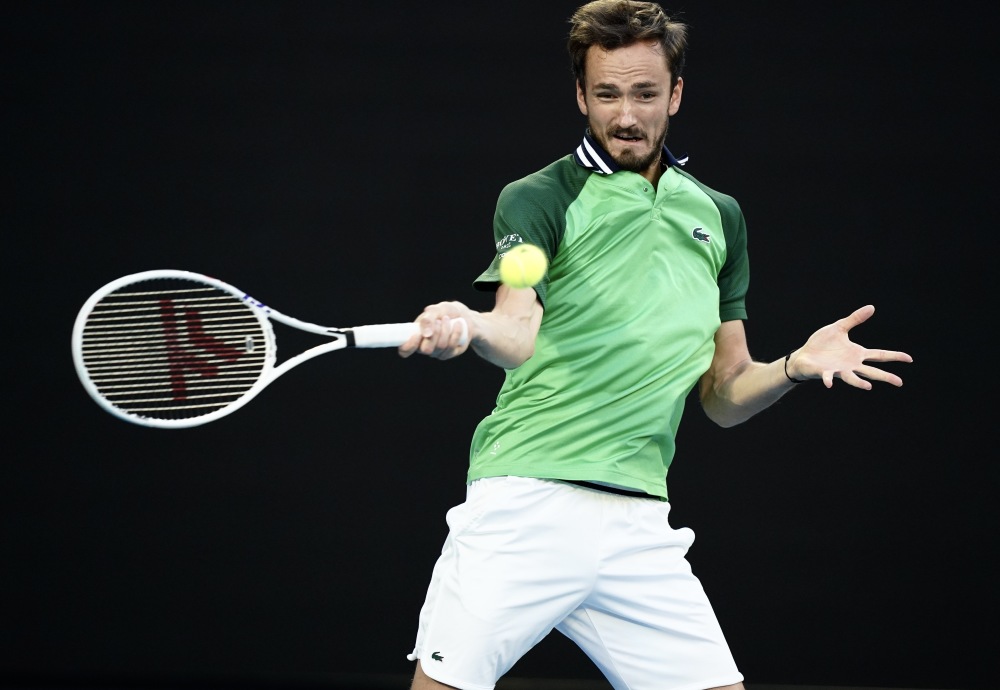 西班牙网球队逆转澳大利亚网球队，梅德韦杰夫高光表现的简单介绍