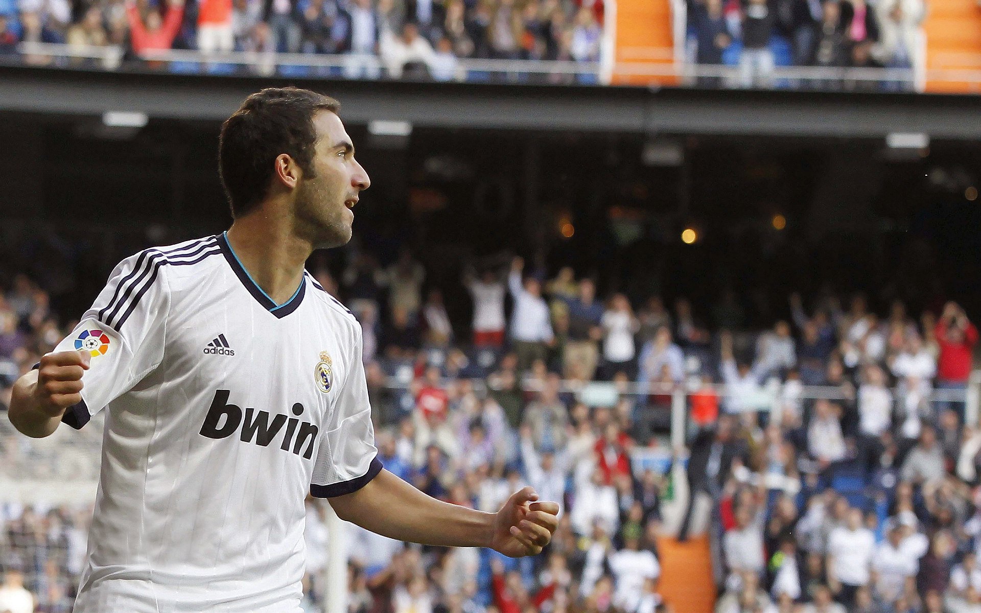 舞台越大越强!塔图姆主宰时刻,辽宁队压哨绝杀黄蜂