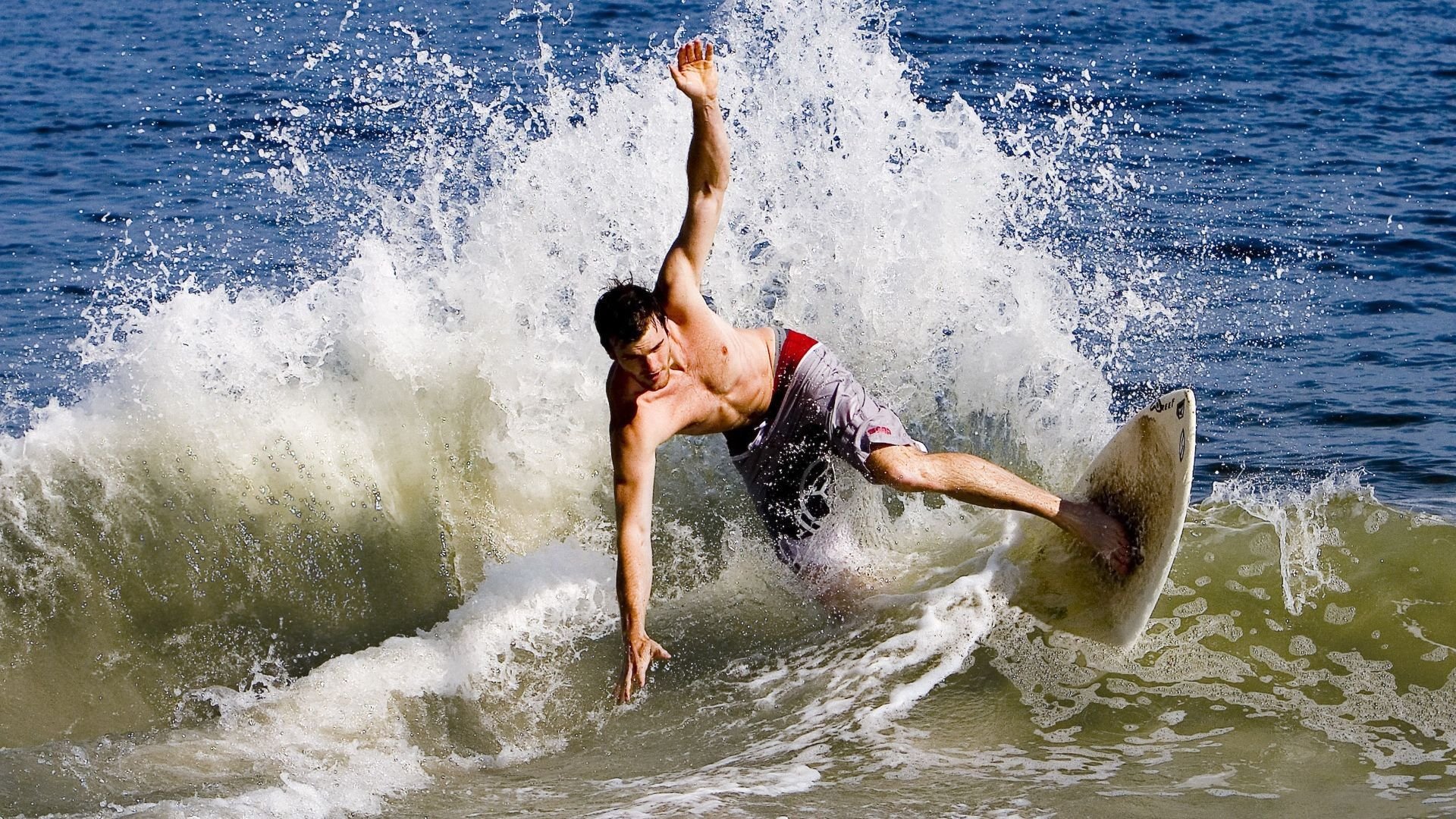 青岛绝杀掘金之夜，霍勒迪刷新纪录的传奇时刻